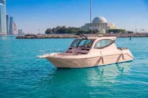 داخل اليخت