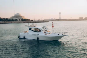 رحلة صيد بحري في أبوظبي على متن يخت — كل التفاصيل