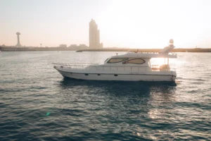 داخل اليخت