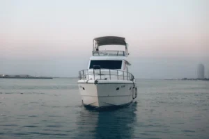 كيف تختار أفضل شركة لتأجير اليخوت في أبوظبي؟