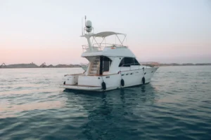 يخت عائلي في أبوظبي أفضل رحلة لعائلتك بالكامل